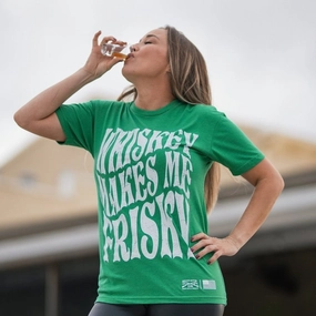 Women's Whiskey Makes Me Frisky Boyfriend Fit T-Shirt - Kelly Green
